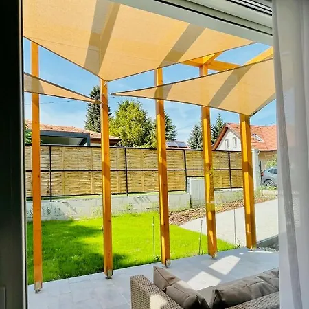 Aranygesztenye Apartmanhaz * 벌러토누드버리