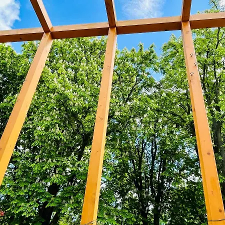 Villa Aranygesztenye Apartmanhaz *